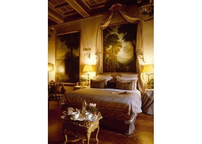 Residenza Napoleone Iii לינה וארוחת בוקר 4*